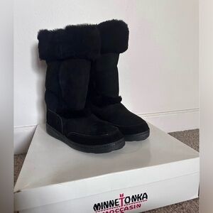 Minnetonka Women's Black Winter Boots